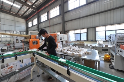 尋甸產(chǎn)業(yè)園區(qū)昆和公司新品“多多笑”紙制品走俏市場(chǎng)，為區(qū)域產(chǎn)業(yè)注入新活力